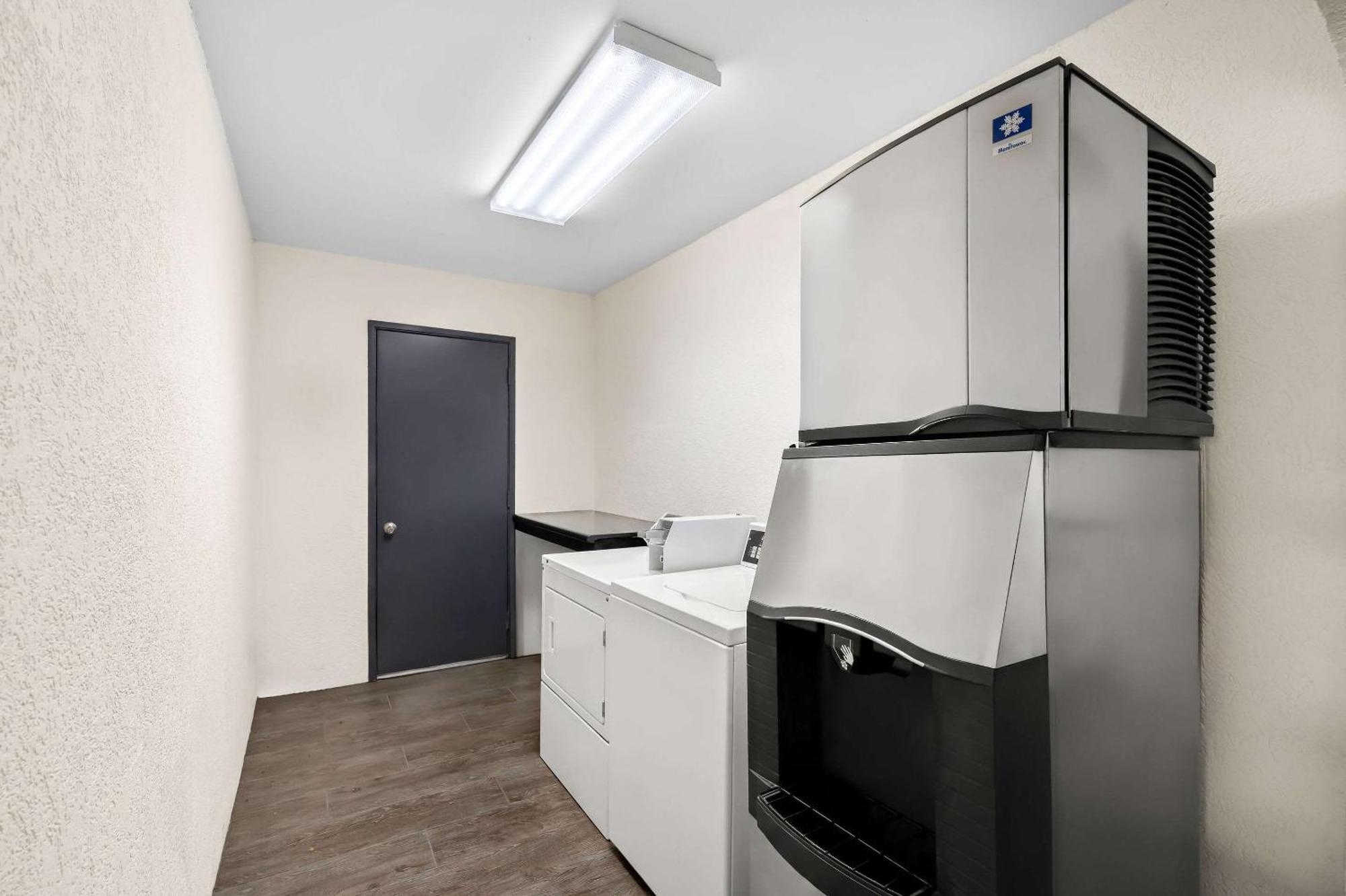 Quality Inn & Suites Monticello ภายนอก รูปภาพ