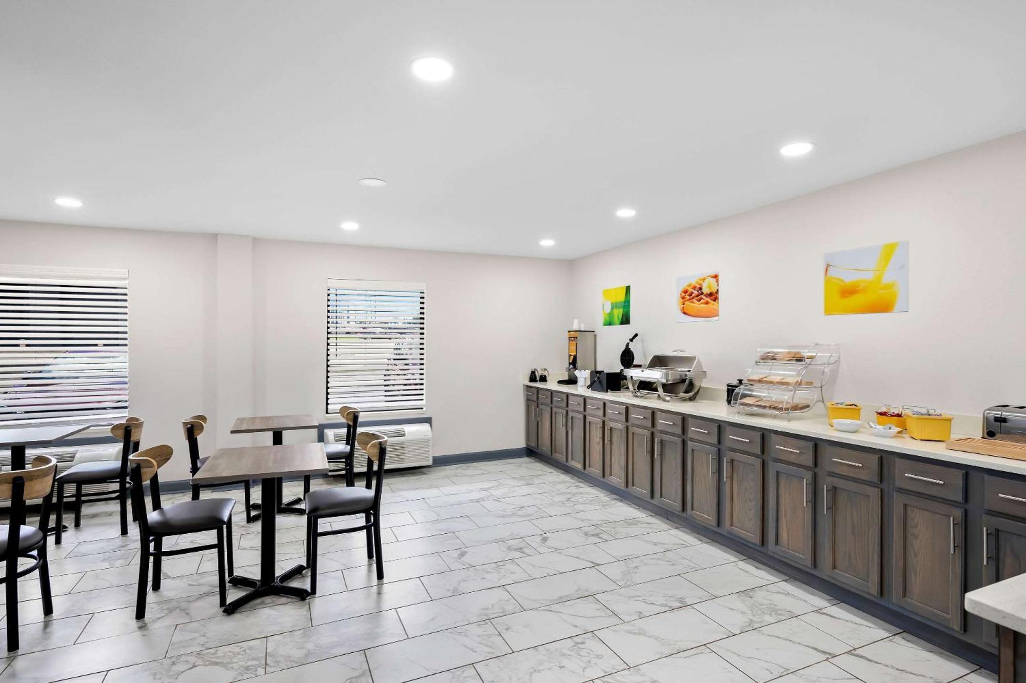 Quality Inn & Suites Monticello ภายนอก รูปภาพ