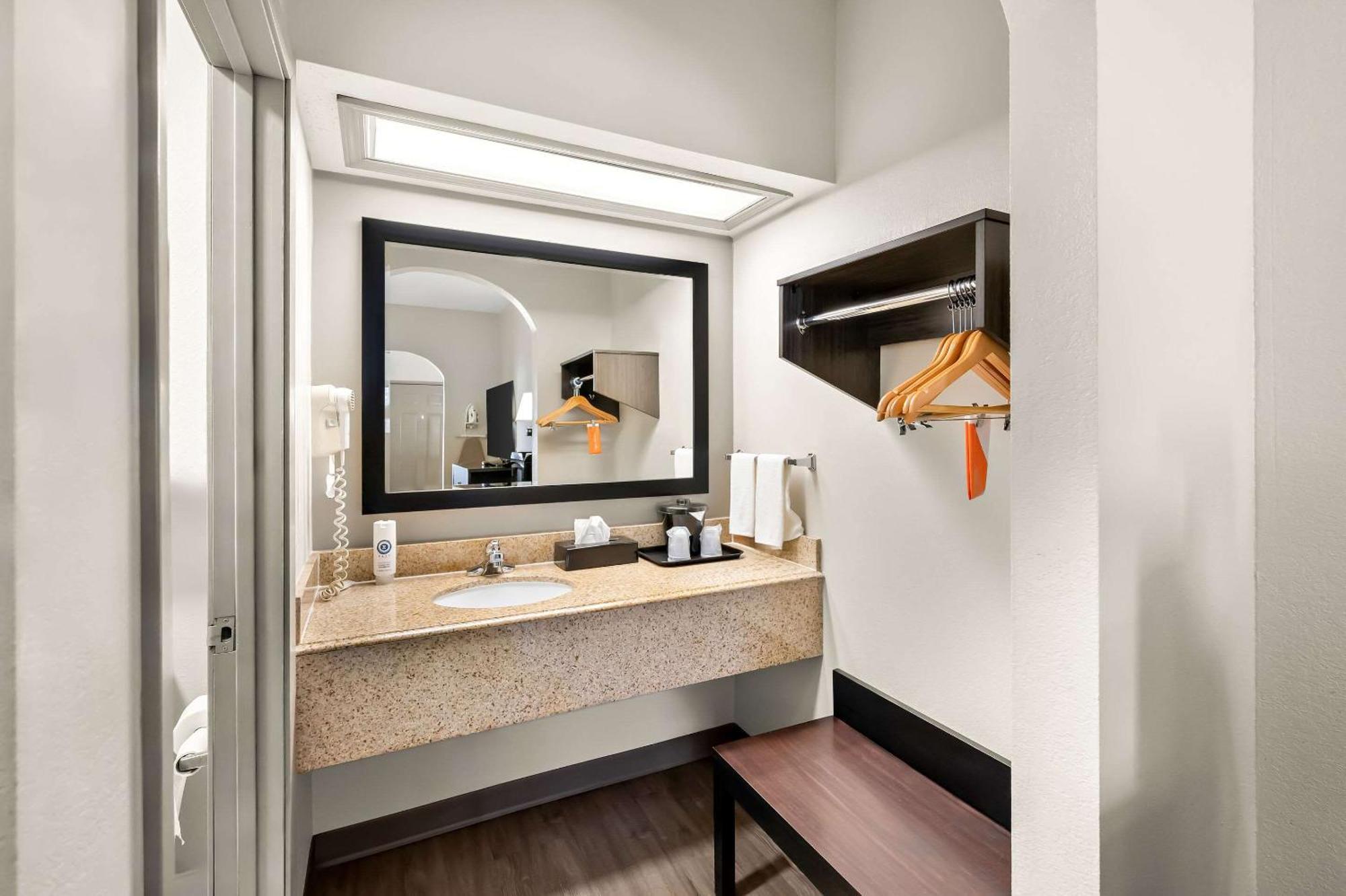 Quality Inn & Suites Monticello ภายนอก รูปภาพ