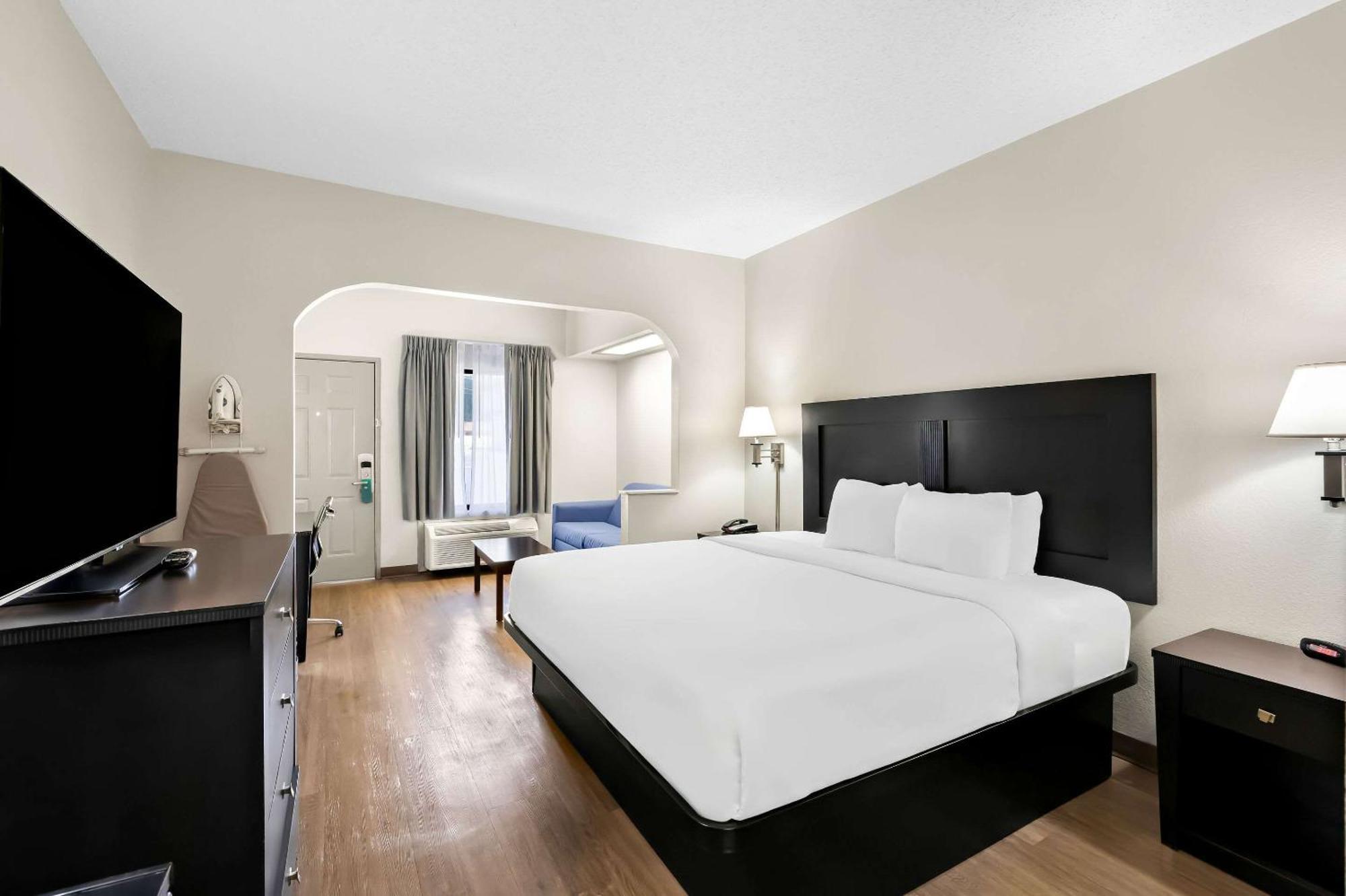 Quality Inn & Suites Monticello ภายนอก รูปภาพ