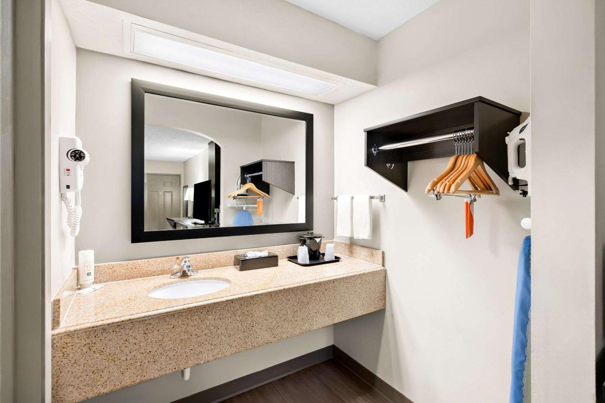 Quality Inn & Suites Monticello ภายนอก รูปภาพ