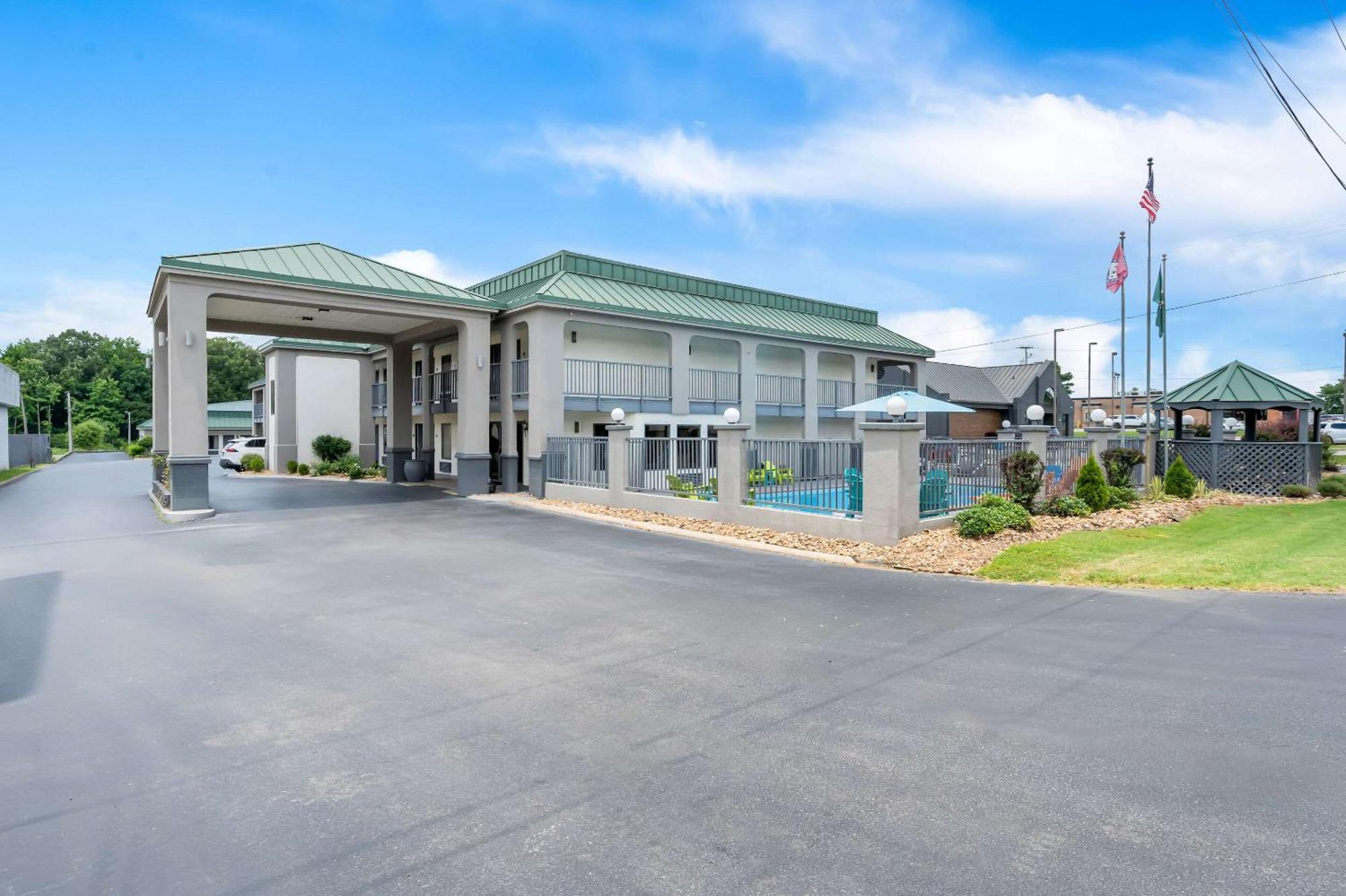 Quality Inn & Suites Monticello ภายนอก รูปภาพ